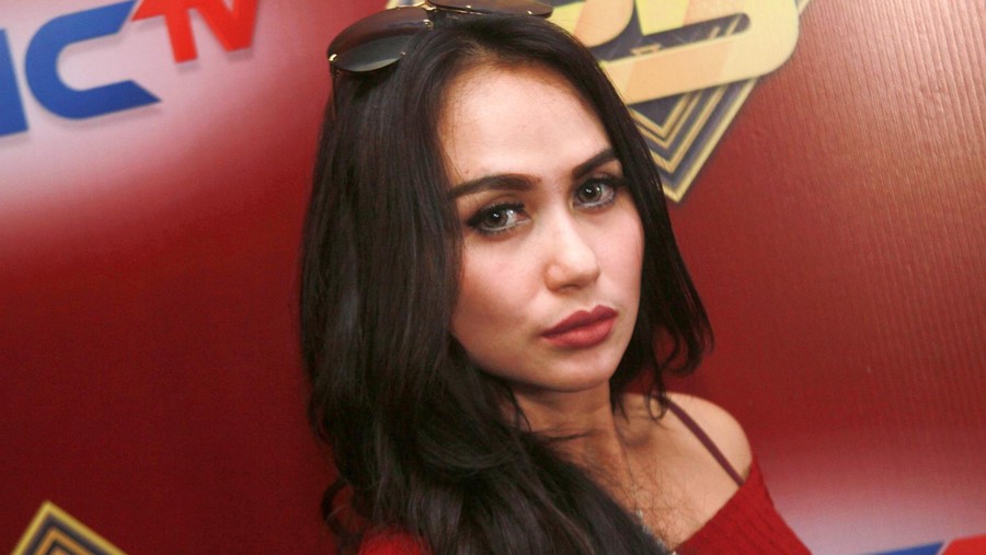 Bebizie menjawab soal rumor terkait sumber kekayaan Bebi Zie.
