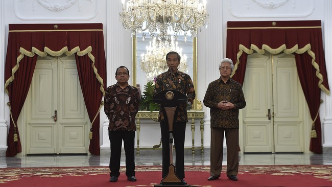 Satuan tugas sapu bersih pungutan liar yang dibentuk Jokowi baru-baru ini disebut sebagai permulaan paket kebijakan reformasi hukum ala Istana.