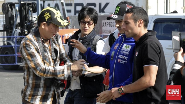 Jorge Lorenzo menjadi salah satu pebalap paling dicari di MotoGP Jepang, bahkan hingga ke kamar kecil pun ia masih diburu banyak pihak.