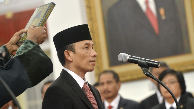 Menko Kemaritiman Luhut Panjaitan meminta Wakil Menteri ESDM Arcandra Tahar menggunakan keahliannya untuk merancang formula cost recovery terbaru.