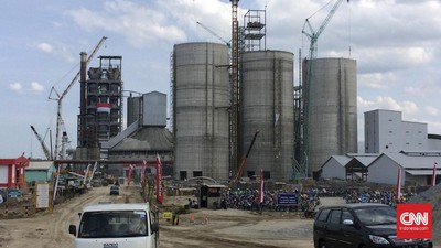 PT Semen Indonesia Tbk (SMGR) memastikan terganjalnya masalah hukum pembangunan pabrik di Rembang tak membuat target pengoperasian pabrik pada 2017 diundur.