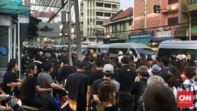 Thailand Subsidi Jutaan Kaus Hitam Gratis Saat Masa Berkabung