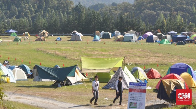 Terdapat ratusan tenda di sekitar sirkuit Motegi pada tiap penyelenggaraan GP Jepang. Dan tak ada biaya yang harus dikeluarkan untuk hal itu.
