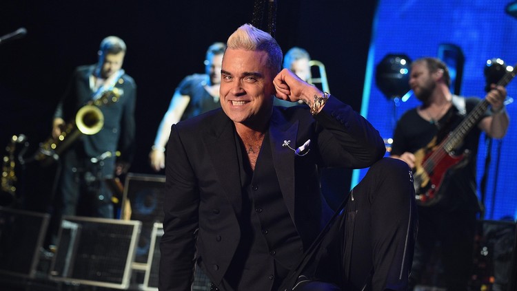 Robbie Williams dan Ayda Field baru menyambut anak ketiganya. Si kecil yang berjenis kelamin perempuan lahir lewat ibu pengganti.