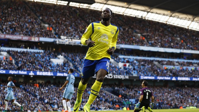 Kiper Everton Stekelenburg dua kali menggagalkan eksekusi penalti dua kali. Romelu Lukaku sempat membawa Everton unggul 1-0 sebelum laga berakhir imbang 1-1.