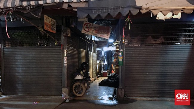 Distrik lampu merah Thailand sepi dan bar-bar serta kelab striptis tutup selama masa berkabung kematian Raja Bhumibol Adulyadej.