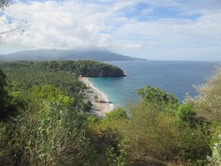 Kemah di Bukit Asah, Nikmati Pemandangan Menakjubkan dari Atas Tebing