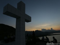 RUU KUHP: Pemotong Nisan Salib di Makam Dipenjara 1 Tahun