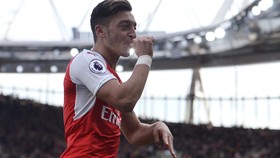 Mesut Oezil Jawab Teka-teki Nasibnya di Arsenal