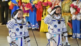 Dua Astronot China Tinggal Sebulan di Stasiun Antariksa Baru