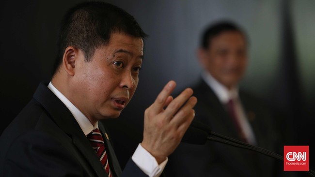 Menteri ESDM Ignasius Jonan ingin feed in tariff energi baru dan terbarukan bisa bersaing dengan yang dihasilkan dari tenaga fosil.