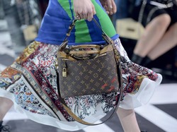 Bikin Baju dari Tas Louis Vuitton dan Gucci, Wanita Filipina Viral