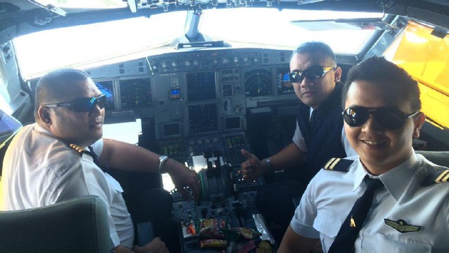 Kalau bicara tentang profesi pilot, bisa jadi kalian membayangkan sosok yang selalu bepergian. Tapi ada juga lho duka bekerja sebagai pilot. Apa itu?