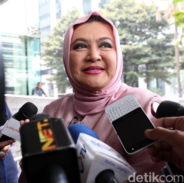Bak Firasat, Ini Pesan Haru Anak Denada Sebelum Emilia Contessa Meninggal Dunia