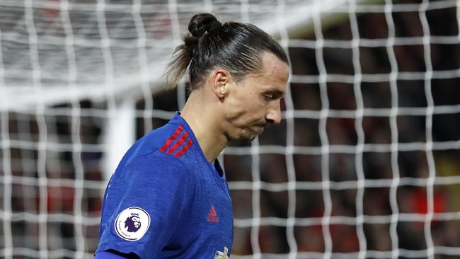Penyerang Manchester United Zlatan Ibrahimovic amat menyesal karena seharusnya ia bisa menciptakan gol kemenangan timnya atas Liverpool.
