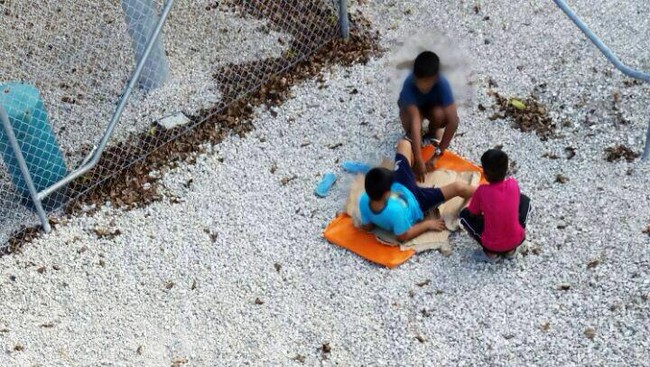 Australia bertanggung jawab atas penahanan pencari suaka di pusat imigrasi Pulau Nauru, menyusul dugaan penyiksaan dan penelantaran.