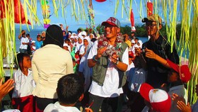 Kisah Guru Muda yang Mengajar di Pelosok Halmahera