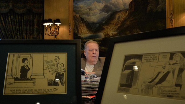 Pendiri majalah Hustler Larry Flynt mengaku siap membayar hingga US$1 juta bagi video atau rekaman cabul calon Presiden AS Donald Trump.
