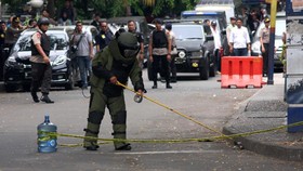 Dua Orang Ditembak Mati dalam Kebakaran Polres Dharmasraya