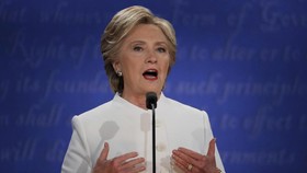 Clinton: FBI Tak Akan Temukan Kasus dalam Skandal Email