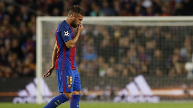 Jordi Alba tak mau mempertanyakan posisinya yang kini mulai tergusur di tim inti Barcelona karena perubahan formasi jadi 3-4-3.