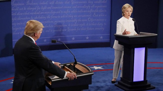 Jajak pendapat terbaru menunjukkan bahwa semakin banyak pemilih Republik yang mendukung capres dari Demokrat, Hillary Clinton, ketimbang Donald Trump.