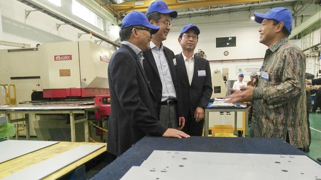 Harga jual elevator dan eskalator China yang lebih murah dibandingkan hasil produksi di dalam negeri, dikhawatirkan merugikan industri nasional.