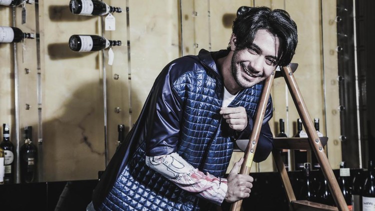 Reza Rahadian saat pemotretan untuk Celeb of The Month