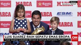 Kalahkan Ronaldo, Suarez Raih Sepatu Emas