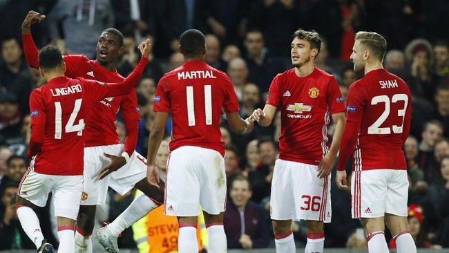 Hasil undian tersebut membuat Manchester United dan West Ham akan bertemu dua kali di Old Trafford hanya dalam hitungan hari pada November mendatang. 