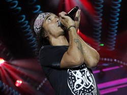 Lirik dan Chord Lagu Mandi Hujan dari Slank