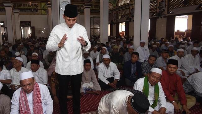 Lulung Lunggana ikut hadir dalam kunjungan Agus Yudhoyono di Luar Batang, lokasi yang beberapa waktu lalu digusur Pemprov DKI Jakarta.