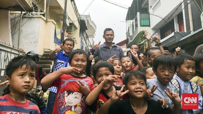 Agus terus melakukan konsolidasi dengan Sylviana Murni terkait agendanya Jumat. Bagi dia, semua akan berjalan dengan dinamis.