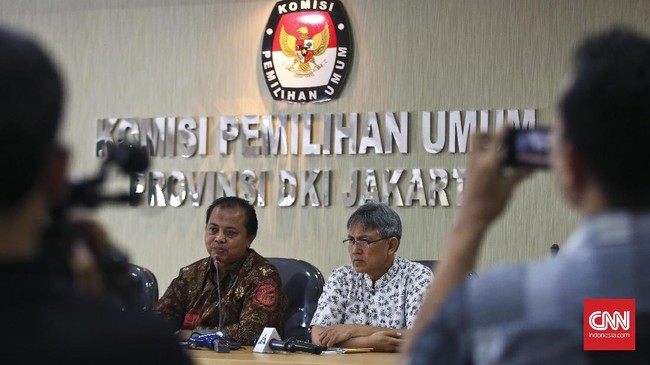 Perekaman data KTP elektronik jadi salah satu syarat agar warga memperoleh hak pilih dalam pilkada. KPU DKI pesimis data warga akan terekam seluruhnya.
