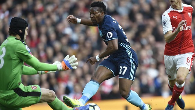 Petr Cech tercatat melakukan tiga penyelamatan penting di babak pertama. Arsenal pun masih bermain imbang hingga jeda saat menjamu Middlesbrough.