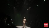 Refleksi Dramatis Tex Saverio di JFW 2017 Perhelatan hari pertama Jakarta Fashion Week atau JFW pada Sabtu (22/10) dipungkas secara dramatis oleh Tex Saverio.