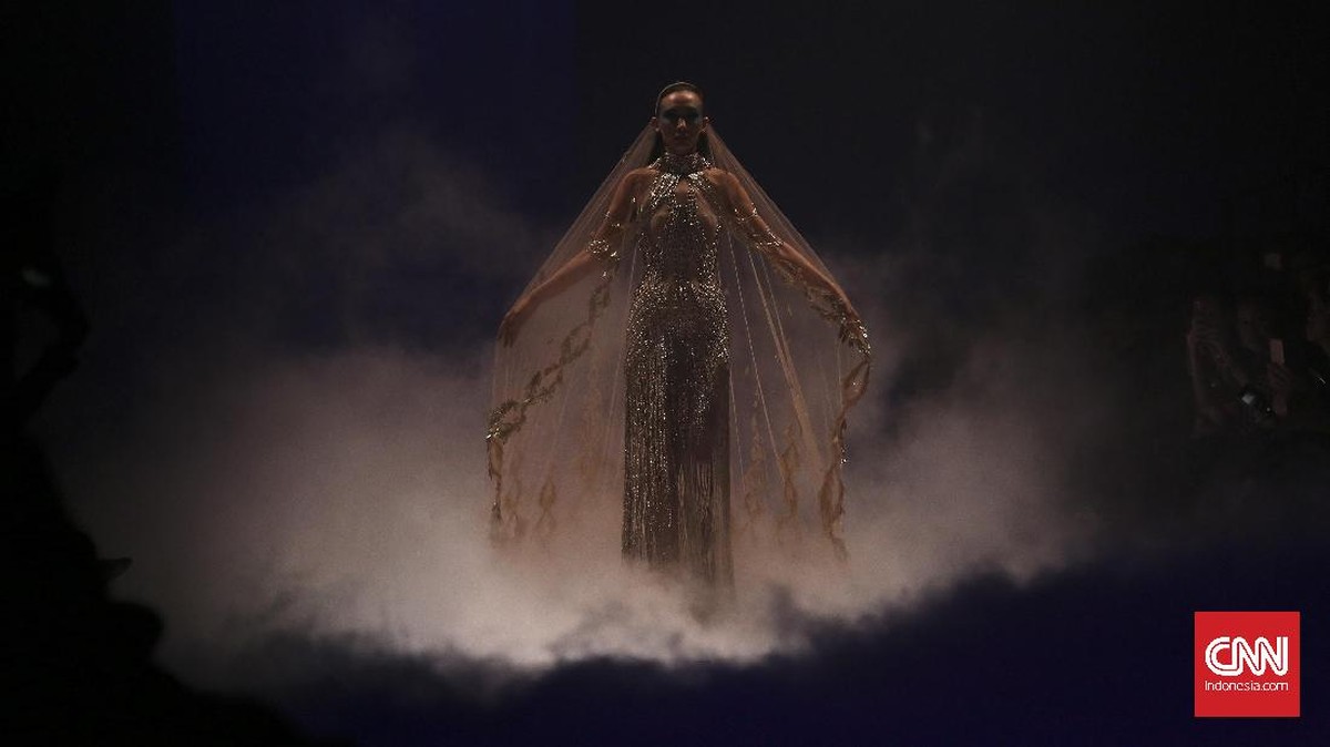 Refleksi Dramatis Tex Saverio di JFW 2017