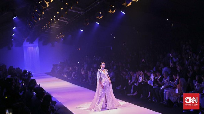 Refleksi Dramatis Tex Saverio di JFW 2017