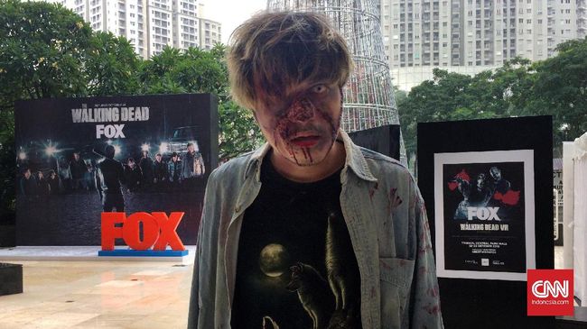 Sedikitnya 200 zombie gentayangan mengepung Anda saat menjajal The Walking Dead VR Experience dalam kendaraan Uber.
