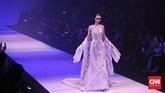 Refleksi Dramatis Tex Saverio di JFW 2017 Perhelatan hari pertama Jakarta Fashion Week atau JFW pada Sabtu (22/10) dipungkas secara dramatis oleh Tex Saverio.