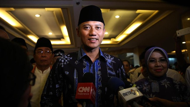 Ada harapan dalam aspirasi masyarakat. Setiap warga negara berhak menyampaikan aspirasinya terkait isu apapun. Pemerintah harus mendengarkan itu semua.
