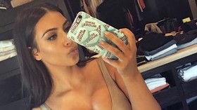 Contek Perangkat Selfie, Kim Kardashian Dituntut Rp1,3 T