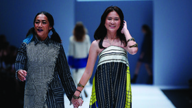 Tenun Baduy Lekat Tampil Memikat di JFW 2017