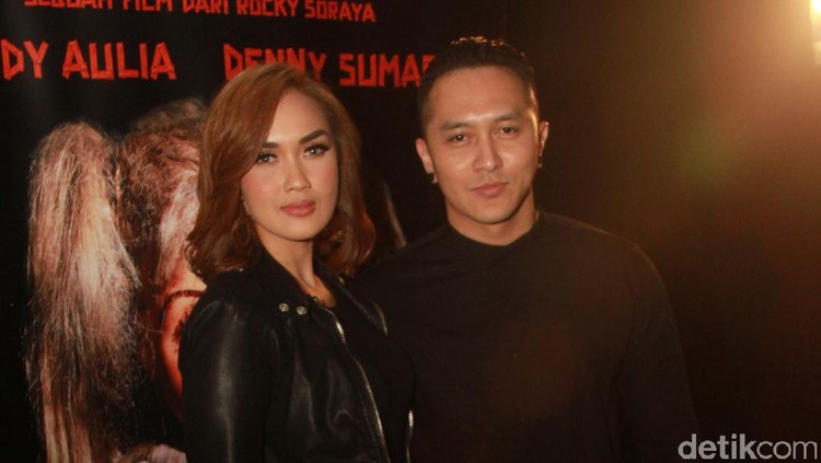 Demian dan Sara Wijayanto