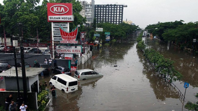 Musibah banjir besar Bandung adalah pelajaran. Alam memang harus dipeluk dan dicintai,