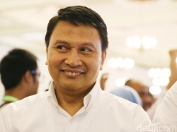 Mardani PKS Kritik Baju Hitam-Putih Ganjar Karya Jokowi: Kurang Cerah