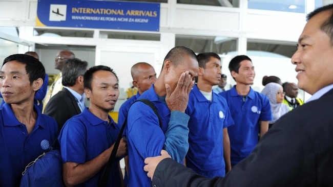 Kemlu menegaskan bahwa pemerintah RI tidak pernah membayar uang tebusan dalam upaya pembebasan WNI dari penyanderaan perompak Somalia selama 4,5 tahun.