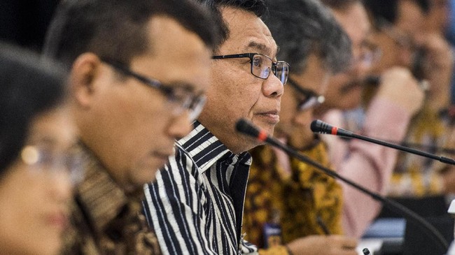 Direktur Utama BRI Asmawi Syam mengatakan, penggantinya akan menghadapi tantangan lebih berat karena harus bersaing dengan di era layanan digital.