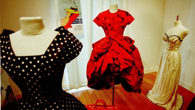 Bertajuk House Style: Five Centuries of Fashion at Chatsworth, pameran tersebut menampilkan karya dari rentang waktu 500 tahun dengan beragam koleksi.