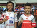 Kala Penggemar Rossi Balapan Bersama Marquez